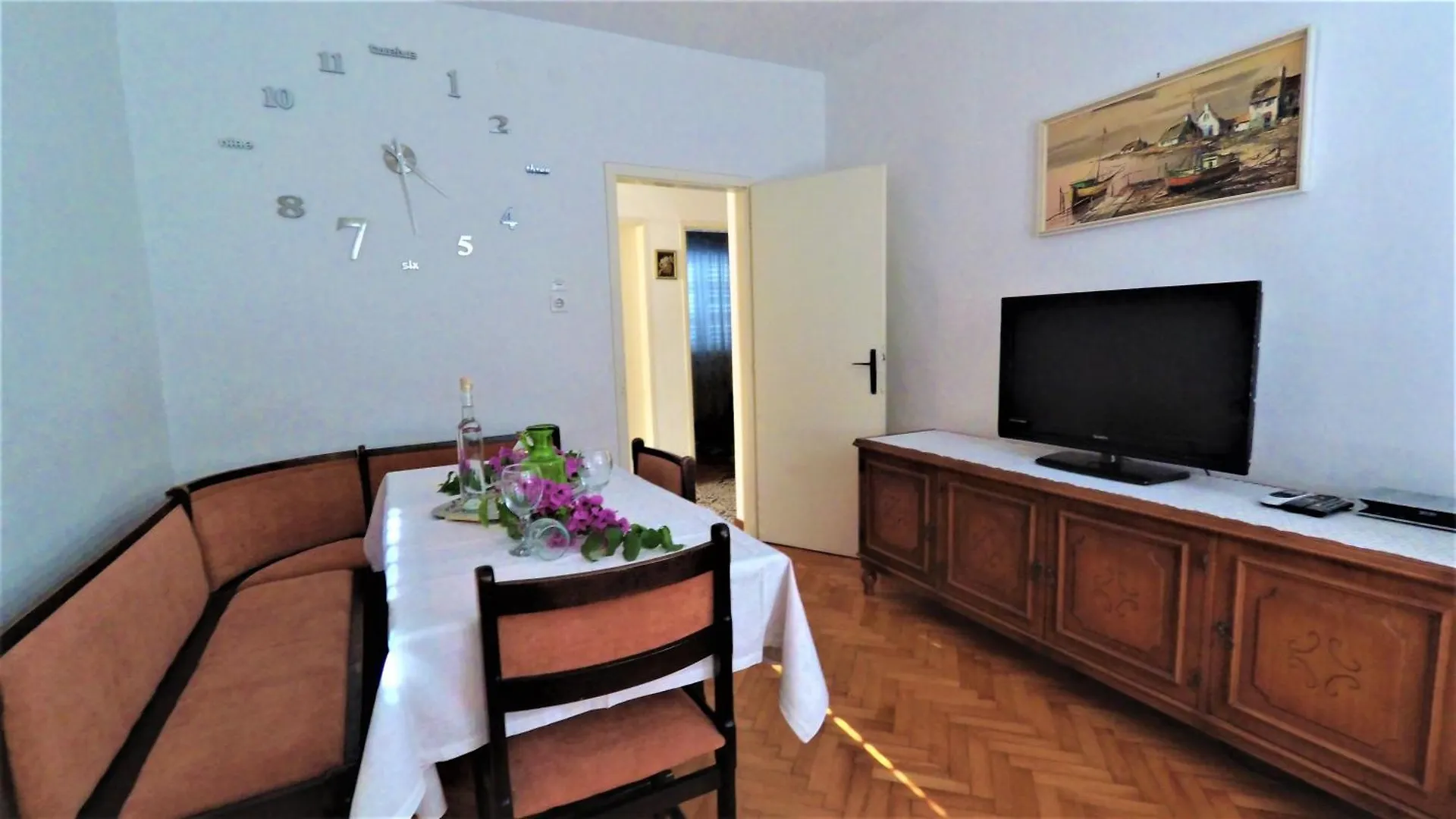 Grosse Ferienwohnung In Pag Mit Privater Terrasse Pag Town Apartment