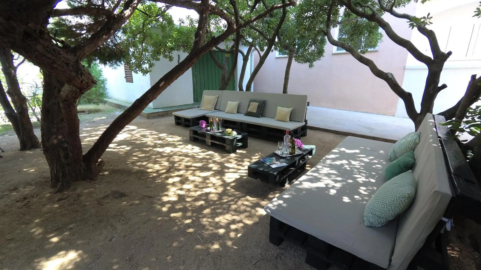 Grosse Ferienwohnung In Pag Mit Privater Terrasse Pag Town
