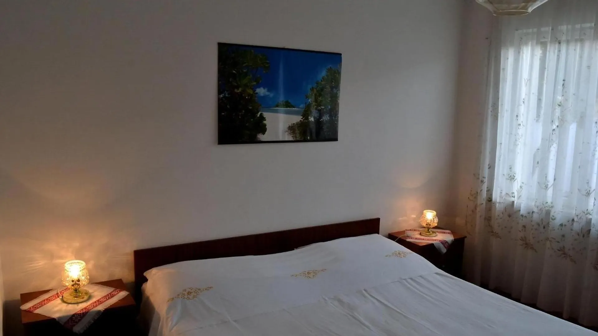 Grosse Ferienwohnung In Pag Mit Privater Terrasse Pag Town Apartment