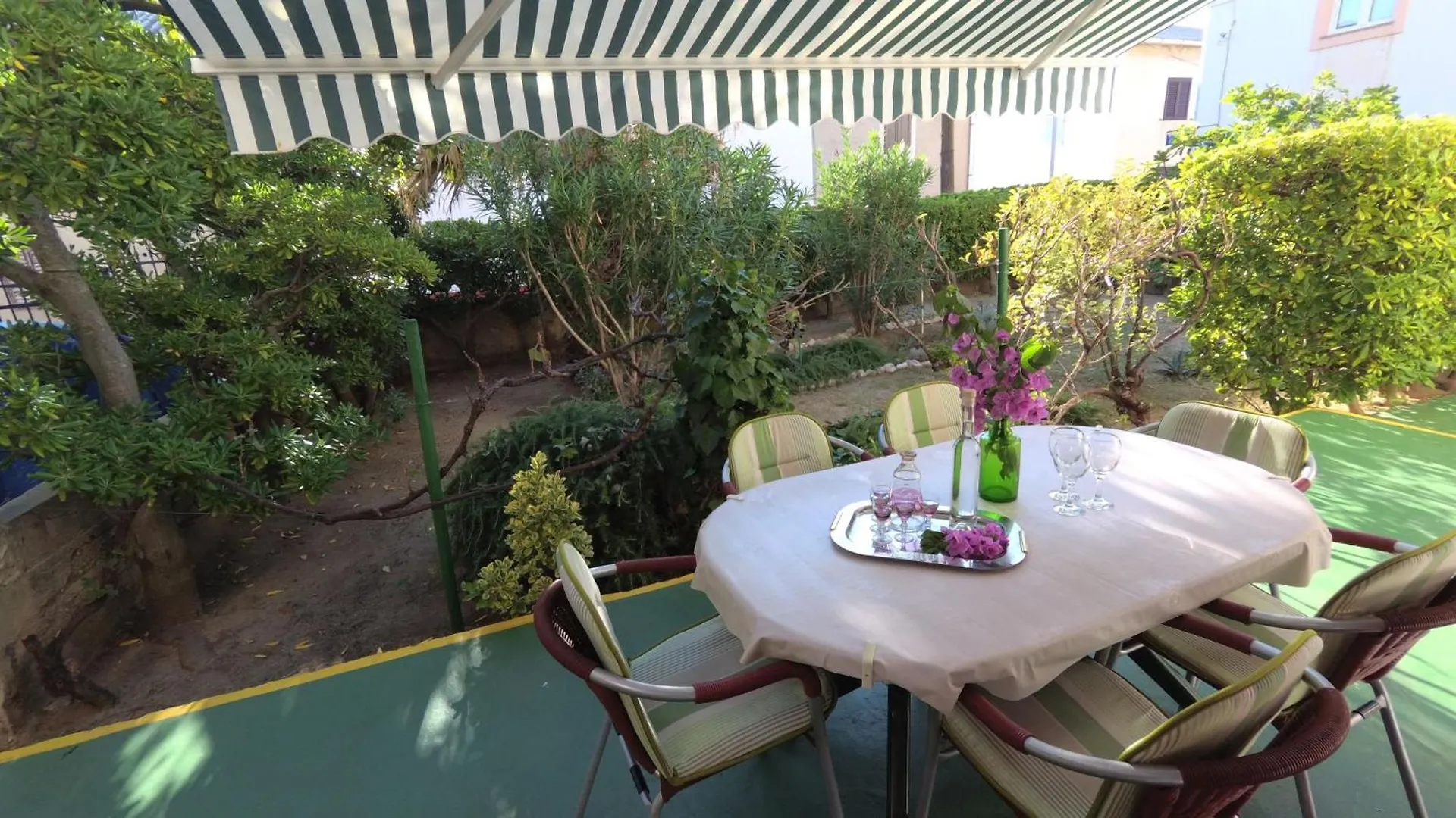 Grosse Ferienwohnung In Pag Mit Privater Terrasse Pag Town Apartment