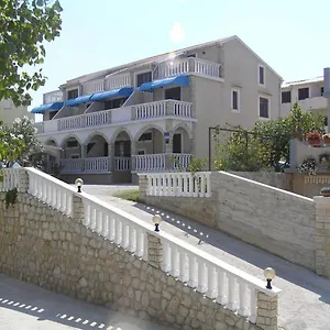 Apartman Vozab, Pag Town